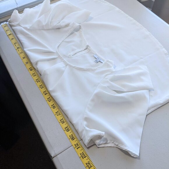 IRIS top with statement sleeves, round neck, short sleeves,  pearl button - Picture 10 of 11